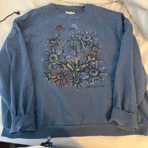 American eagle crew neck, blue with skeleton and flowers. XXL.